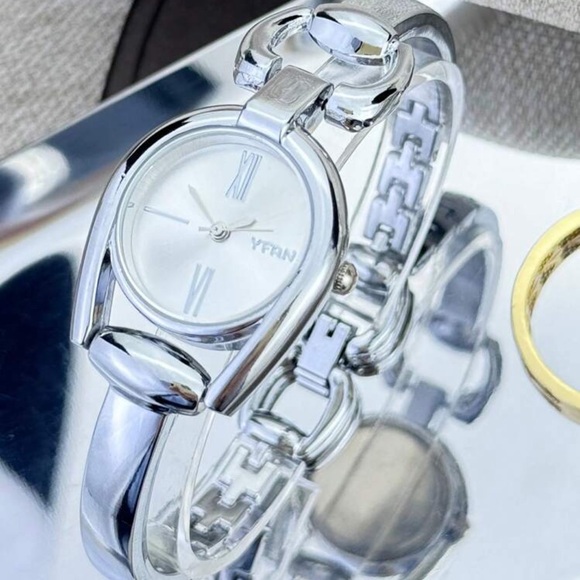 Stainless Steel Silver Horseshoe Watch Bracelet - Picture 3 of 8